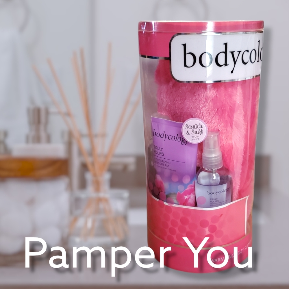 Bodycology Truly Yours gift set w/Slippers.